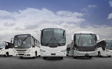 Cinco ônibus da linha Mercedes-Benz