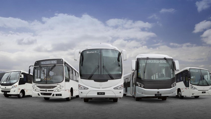 Cinco ônibus da linha Mercedes-Benz