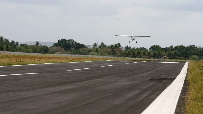 Avião pousando em Guanambi (BA)