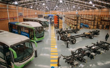 vista interna da nova fábrica de chassis para ônibus da Mercedes-Benz na Colômbia