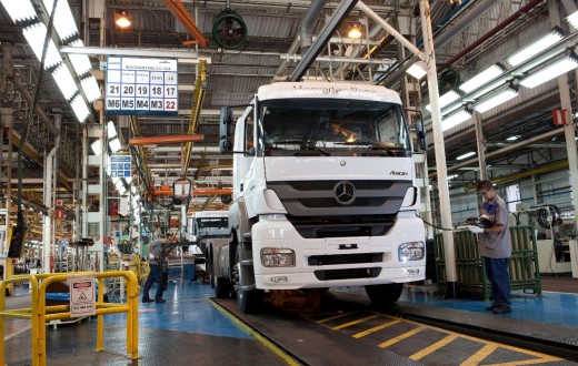 Produção de caminhões mantém ritmo forte de recuperação