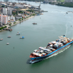 O porto de Santos movimentou em março 16,07 milhões de toneladas de mercadorias, volume 5% superior aos 15,31 milhões de toneladas transportadas no mesmo mês do ano passado e melhor marca mensal