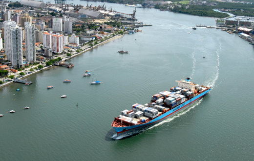 O porto de Santos movimentou em março 16,07 milhões de toneladas de mercadorias, volume 5% superior aos 15,31 milhões de toneladas transportadas no mesmo mês do ano passado e melhor marca mensal