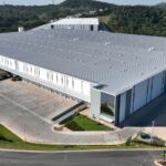 A Bridgestone, fabricante de pneus, inaugurou novo Centro de Distribuição em Cotia (SP), voltado exclusivamente para o mercado de reposição. Com uma área de 84 mil m², o espaço tem capacidade para mais de 1 milhão de pneus.