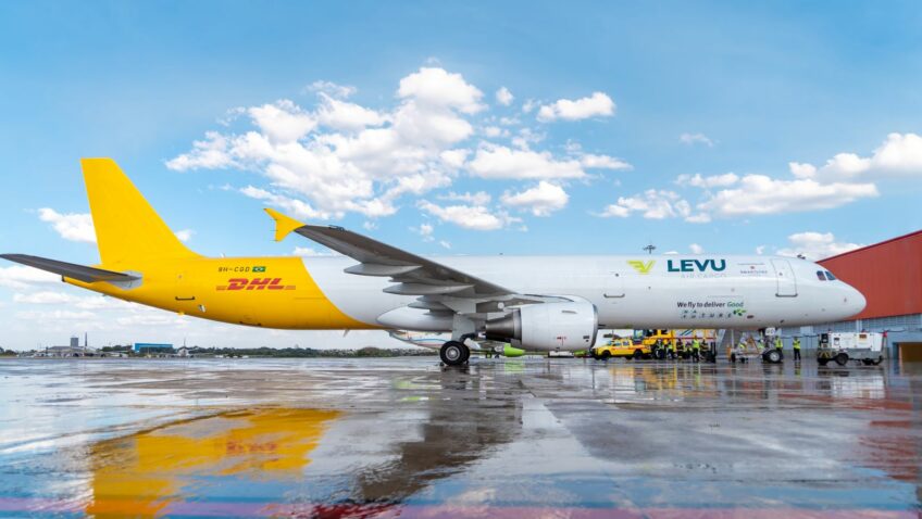 A DHL Supply Chain, especializada em armazenagem e distribuição, deu um passo importante rumo à agilidade de entregas aéreas ao se unir com a companhia aérea Levu Air Cargo. Juntas, as empresas investiram 90,5 milhões de euros para um projeto que contempla quatro aeronaves cargueiras próprias