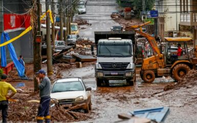 O recente desastre ambiental causado por enchentes no Rio Grande do Sul impactou significativamente a produção de veículos no Brasil. Com a inundação que afetou áreas-chave de produção e estoque, a indústria automotiva se vê diante de desafios complexo