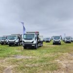 Em parceria com seu importador oficial RODOMAQ, a Iveco entregou 43 caminhões modelo Tector 27-320 6x4 ao Paraguai. A venda representa um marco significativo para a empresa e faz parte de um projeto estratégico promovido pela hidrelétrica binacional Itaipu e pelo governo paraguaio.